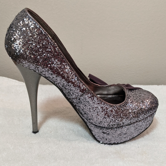 Qupid Women's Glitter/Velvet High 5.5"Heels Size 7 - Picture 2 of 15